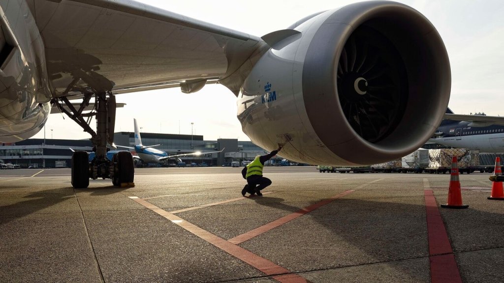 AFI KLM E&M Prognos AI-driven platform monitoring aircraft health data