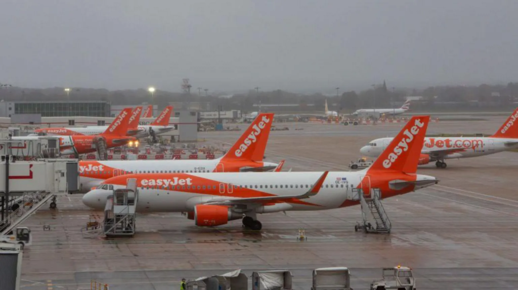 Thunderstorms Trigger Widespread Flight Disruptions at Heathrow and Gatwick Airports