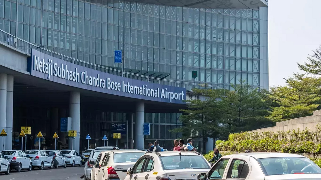 Bomb Threat Note Triggers Search, Flights Run